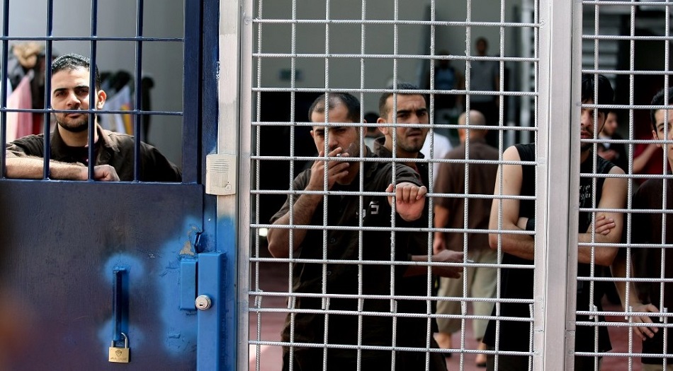 L!es prisonniers palestiniens sont mal traités dans les prisons israéliennes.